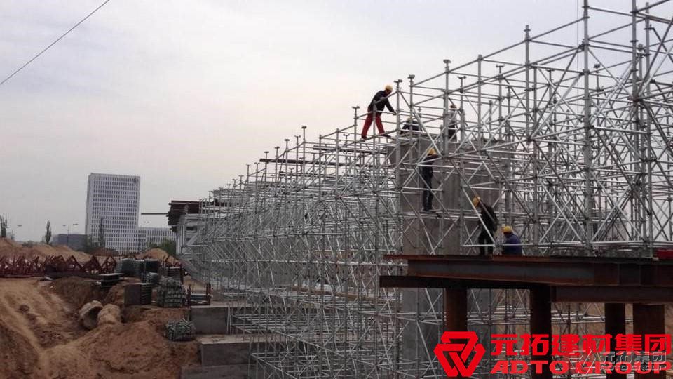 盤扣式腳手架在搭建時應(yīng)注意哪些？